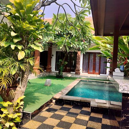 D&D Homestay Pesanggaran Exterior foto