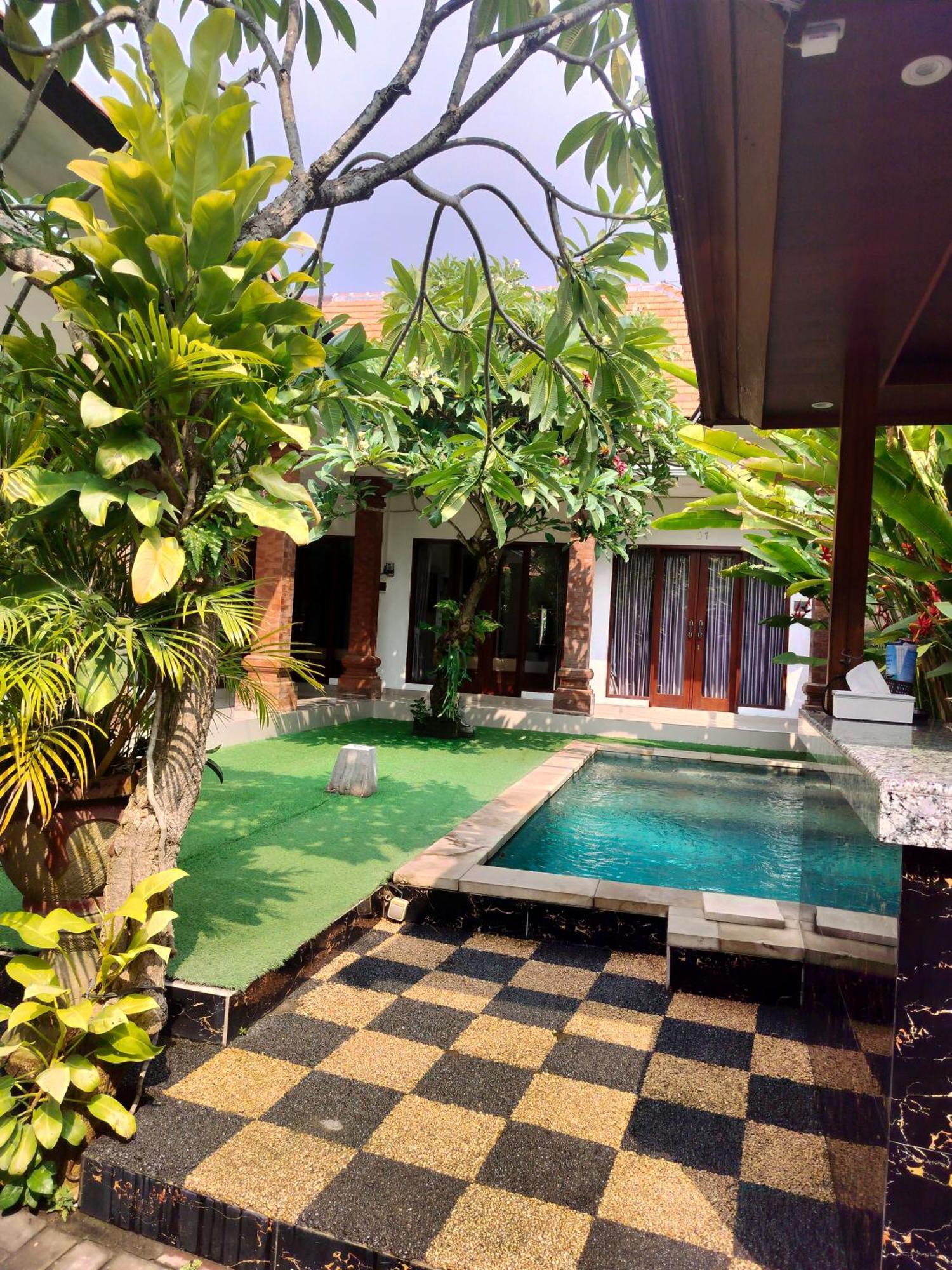 D&D Homestay Pesanggaran Exterior foto